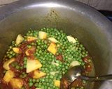 A picture of step 5 of Aloo Mater salan.