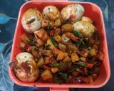 Foto langkah ke 5 dari resep Telur Kentang Balado.
