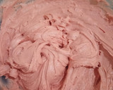 Foto del paso 5 de la receta: Pink magdalenas con relleno de choco blanco