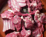 Foto del paso 9 de la receta: Cabrito en salsa de cebolla roja y ras el hanout