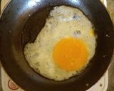 Foto del paso 4 de la receta: Huevos rancheros en salsa de tomate rojo