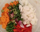 Foto del paso 1 de la receta: Pollo con verduras a la olla