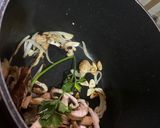 Foto langkah ke 3 dari resep Sup krim jamur.