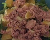 Foto del paso 3 de la receta: Ensalada de naranja con atún