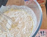 Une image de l'étape 1 de Gâteau de courgettes menthe, skyr et halloumi.