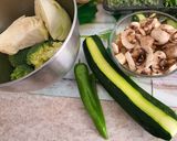 Une image de l'étape 1 de Courgettes farcies aux légumes.
