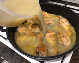 Foto del paso 6 de la receta: Muslos de pollo en salsa de cebolla y ajo