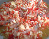 Foto del paso 1 de la receta: Arroz con atún rojo y gambas