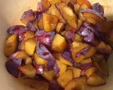 Une image de l'étape 1 de Compote de pommes aux deux prunes et mûres.