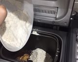Foto langkah ke 1 dari resep Banana and macadamia bread maker.