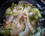 Foto del paso 8 de la receta: Bacalao frito con langostinos, cebollas y pimiento