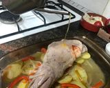 Foto del paso 7 de la receta Paletilla de cabrito al horno al vino blanco verduras y patata