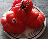 Foto del paso 1 de la receta Ensalada de tomate rosa, cebolleta, pimiento verde y calabacín