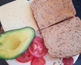 Foto del paso 1 de la receta: Tostada integral...🍅🥑🥪