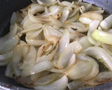 Foto del paso 2 de la receta: Solomillos de pavo confitados con cebollas al azúcar Moreno