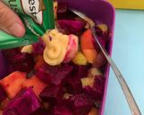 Foto langkah ke 3 dari resep Salad Buah Naga Sederhana.