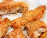 Foto langkah ke 2 dari resep Crispy Chicken with Garlic Cream Sauce.