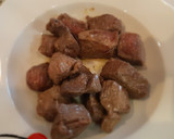 Foto del paso 2 de la receta: Estofado de ternera al vino tinto