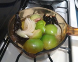 Foto del paso 1 de la receta: Salsa verde con chiles pasilla secos. ॐ