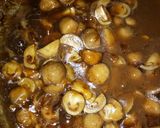 Foto langkah ke 5 dari resep Pokcoy Jamur Saus Tiram.