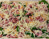 Foto del paso 4 de la receta: Quiche de salchichas, jamón de pavo y espinacas con ensalada de pasta