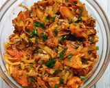 A picture of step 4 of Cabbage potato and Spring onion subji.