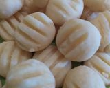 Foto langkah ke 3 dari resep Cookies Maizena Susu (oven-wajan).