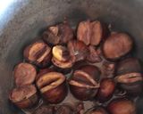 Foto del paso 1 de la receta Pollo de corral con castañas y rebozuelos