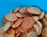 A picture of step 4 of Spicy Ranch Ritz Crackers.