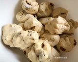 A picture of step 11 of Grape-Shaped Condensed Milk Bread.