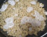 Foto langkah ke 1 dari resep Macaroni carbonara with tuna.