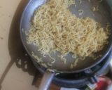 A picture of step 2 of Noodles, chicken and cabbage.