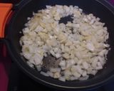 Foto del paso 1 de la receta Huevos a la flamenca con setas y chicharrones