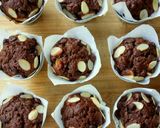 Foto langkah ke 6 dari resep Double Chocolate Banana Muffins.
