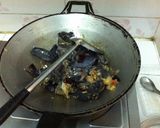 รูปขั้นตอนการทำที่ 6 ของ ไก่ดำผัดขิง