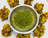 A picture of step 7 of Spring onion pakodi.