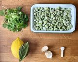 A picture of step 1 of Green Beans & Olive Oil 🌱 Foul Akhdar & Zeit Zeitoun.