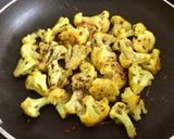 A picture of step 2 of Indian Style Stir Fried Cauliflower.