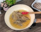 Foto langkah ke 2 dari resep Ikan Pindang Bumbu Daun Bawang.