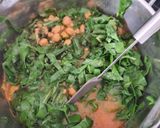 Foto del paso 11 de la receta: Guardia civiles con chaquetones Rápidos (garbanzos con acelgas)