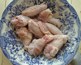 Foto del paso 4 de la receta: Alitas de pollo al horno con salsa Buffalo, acompañadas de salsa de queso azul