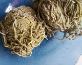 Foto langkah ke 4 dari resep Mie Ijo Ayam Jamur.