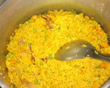 A picture of step 3 of Fried rice with vegetable source and cucumber juice.