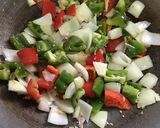 รูปขั้นตอนการทำที่ 2 ของ “ผัดพริกเผาไก่กรอบ”