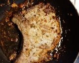 Foto del paso 3 de la receta: Chuleta de Cerdo con Tallarines y acompañada de Tomate al Comino