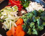 Foto del paso 1 de la receta: Fideos salteados con verduras y seitán