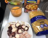 Foto del paso 1 de la receta: Fideuá de pulpo y gambas con alioli