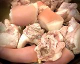 Hình bước làm 1 của món Đuôi Heo Hầm Kiểu Bò Kho