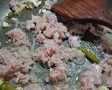 รูปขั้นตอนการทำที่ 2 ของ คั่วไข่ใส่แหนมและหมูยอ