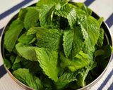 A picture of step 1 of Home Style Green Chutney.